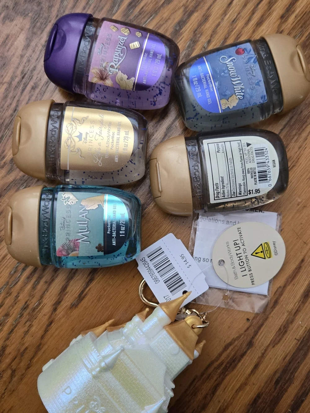 👑🤲NWT‼️Bath & Body Works Disney Princess Light-up Castle Holder w/ Sanitizers